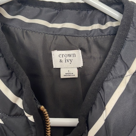 Crown and Ivy Vest - Picture 2 of 3